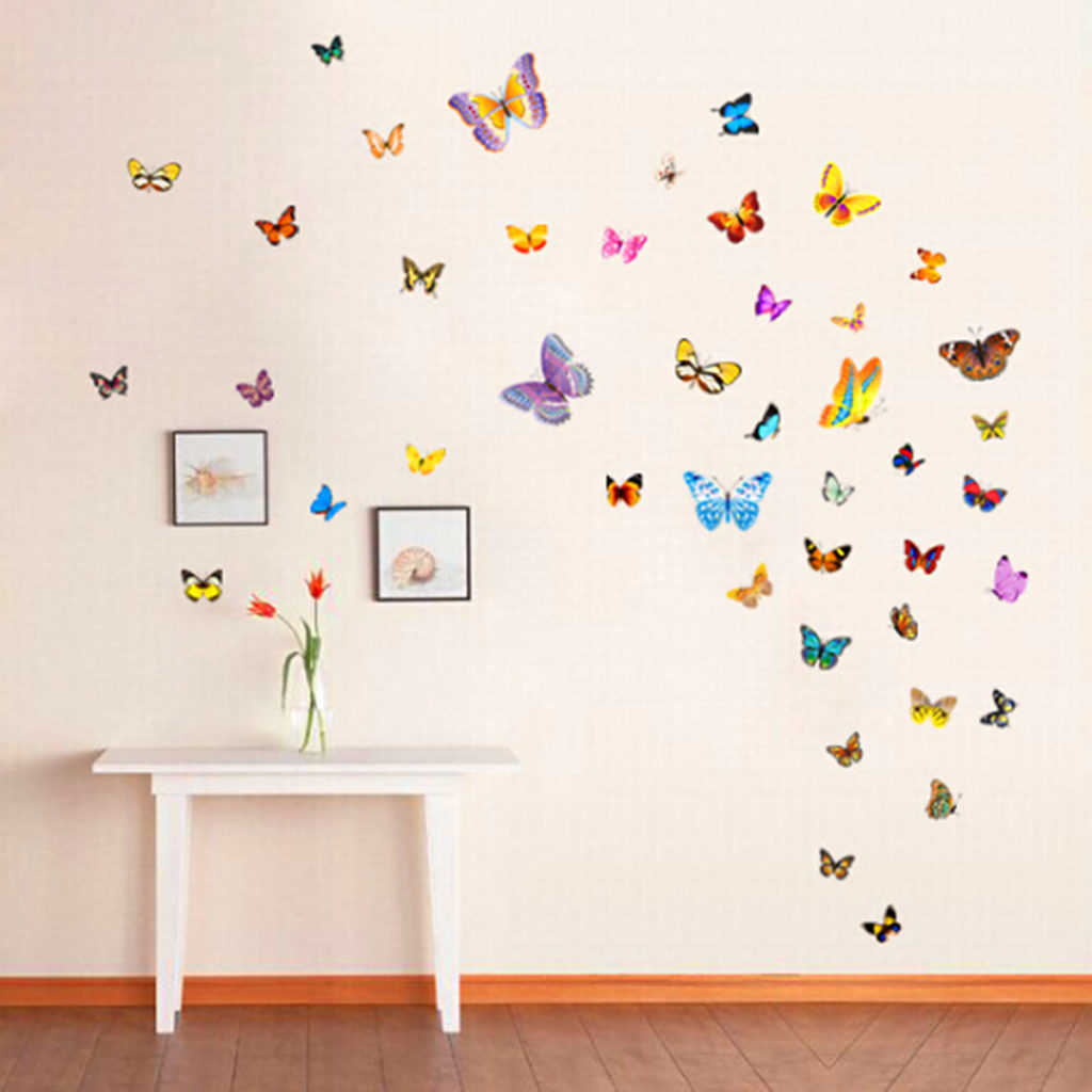 motif kupu-kupu pada tampilan tembok rumah