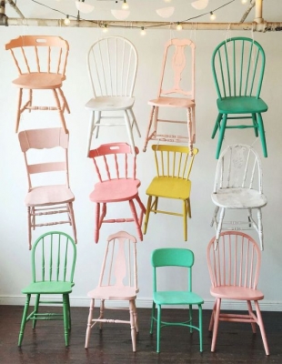 cat kayu dan besi berwarna warnai untuk kursi