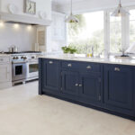 Kitchen island base kabinet. Sumber SE Bring Design Build