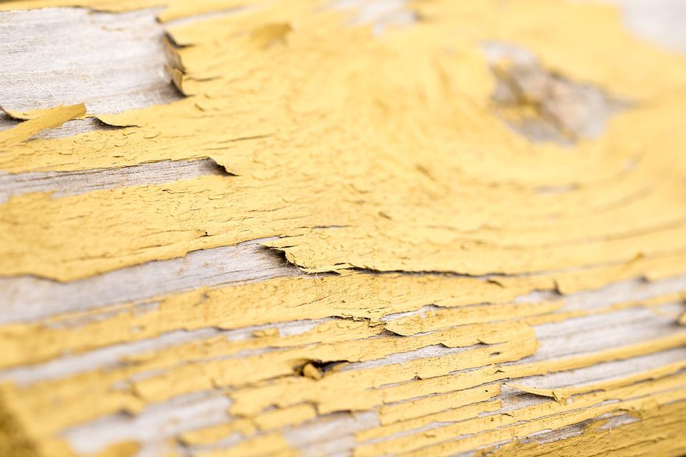 Cat kayu yang tidak cocok bisa menyebabkan lapisan cat rusak dan mengelupas
